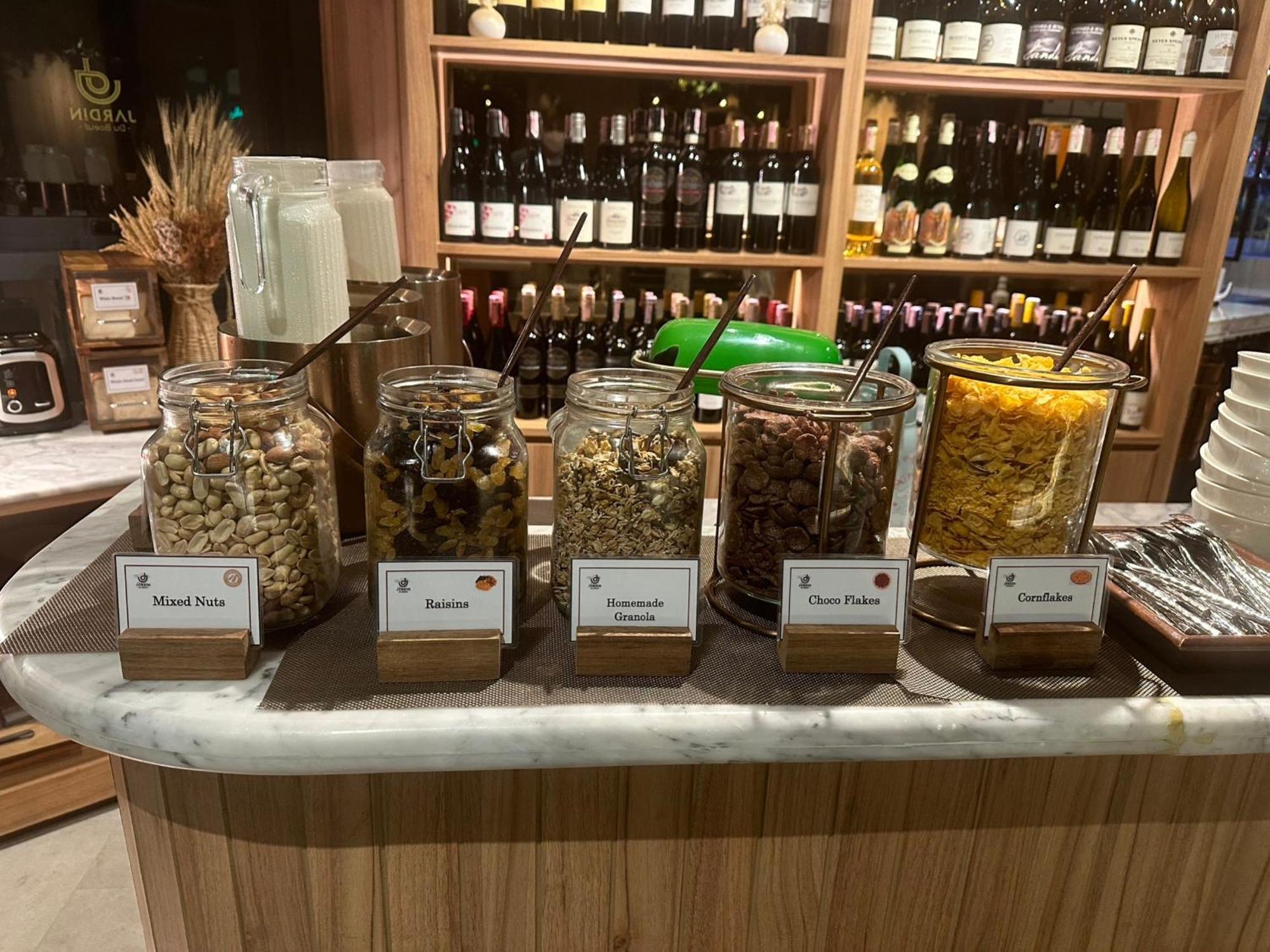 Somerset Rama 9 Bangkok Eksteriør billede Dried tea leaves at a tea bar